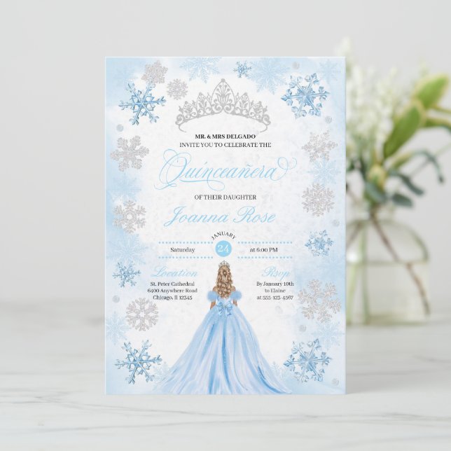 Powder Blue Winter Wonderland Quinceanera Einladung (Stehend Vorderseite)