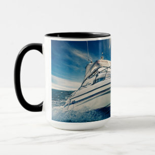Power-Boot, das in Chichester-Hafen kommt Tasse