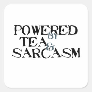 Powered by Tea & Sarcasm Quadratischer Aufkleber