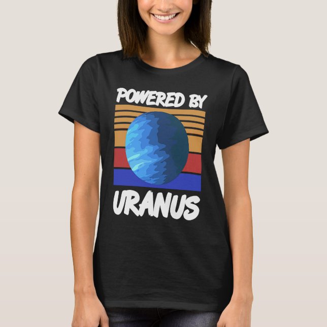 Powered By URANUS Retro Solar System Planet Design T-Shirt (Vorderseite)