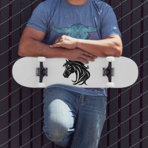 Prächtiger schwarzer Pferdekopf Skateboard