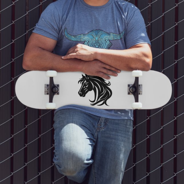 Prächtiger schwarzer Pferdekopf   Skateboard (Außenbereich 3)