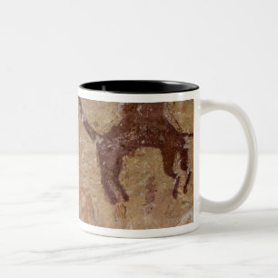 Prähistorische Felsmalereien mit Kamelen und Zweifarbige Tasse