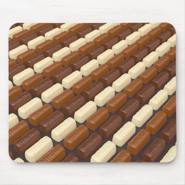 Pralinen aus dunklem, weißem und Milchschokolade Mousepad (Vorne)