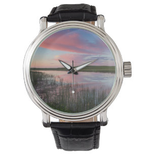 Prärie-Teich spiegelt Wolken eines brillanten Sonn Armbanduhr