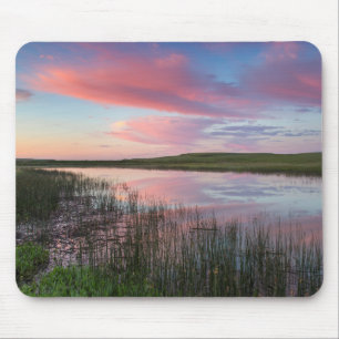 Prärie-Teich spiegelt Wolken eines brillanten Sonn Mousepad