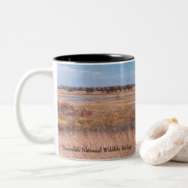 Präriegras und Feuchtgebiete Zweifarbige Tasse (Mit Donut)