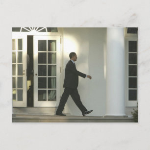 Präsident Barack denkt bei seinem Spaziergang tief Postkarte