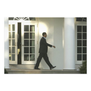 Präsident Barack im tiefen Gedanken, wie er geht Fotodruck