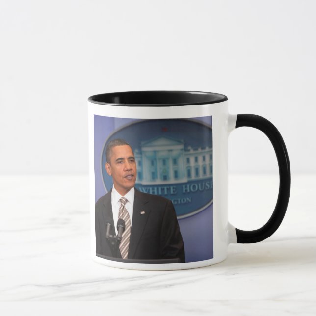 Präsident Barack Obama macht eine Mitteilung Tasse (Rechts)