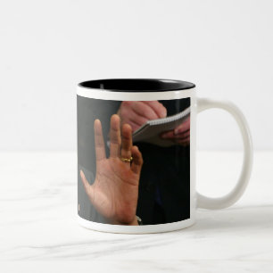Präsident Barack Obama spricht mit der Presse Zweifarbige Tasse