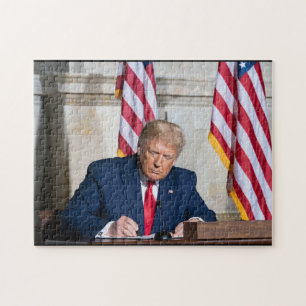 Präsident Donald J. Trump auf Desk