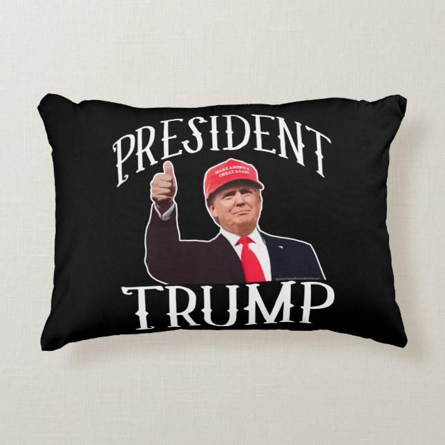 Präsident Donald Trump Red Hat wirbelt auf Zierkissen (Vorderseite)