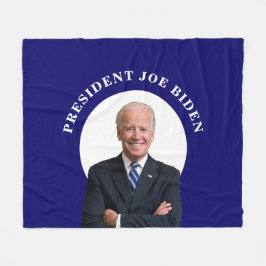 Präsident Joe Biden Portrait auf Blue Fleecedecke
