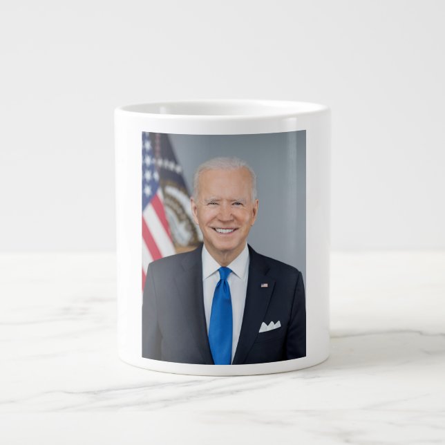Präsident Joe Biden White House Portrait Giant C Jumbo-Tasse (Vorderseite)