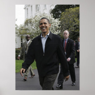Präsident Obama geht zum Basketballfeld Poster