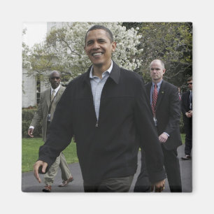 Präsident Obama geht zum Basketballplatz Magnet