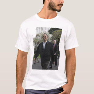 Präsident Obama geht zum Basketballplatz T-Shirt