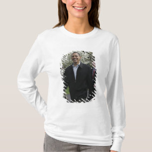 Präsident Obama geht zum Basketballplatz T-Shirt