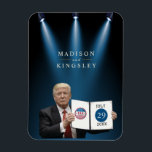 Präsident Trump 🇺 ✨ Patriotic Wedding Custom Magnet<br><div class="desc">Präsident Trump 🇺 ✨ Patriotische Hochzeit nach Maß wieder großartig machen..! 💍 Machen Sie Ihre Hochzeit wirklich unvergesslich! Dieser kühne und patriotische Hochzeitsmagnet mit Präsident Trump ist der perfekte Weg, um Ihrem besonderen Tag eine einzigartige, konversale Touch hinzuzufügen. Egal ob Sie ein Fan sind, der stilvoll feiern möchte oder einfach...</div>