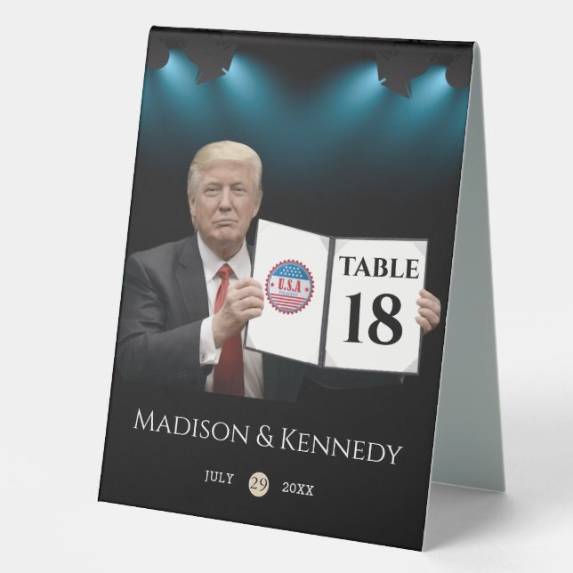 Präsident Trump 🇺 ✨ Patriotic Wedding Custom Tischaufsteller (Vorderseite)