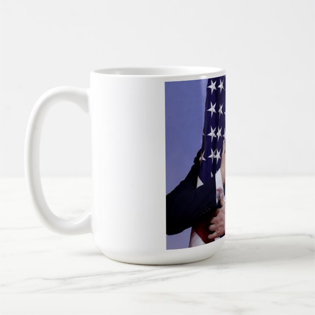 Präsident Trump rügt die Flagge der USA Kaffeetasse (Links)