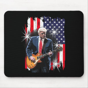 Präsident Trump spielt Gitarre mit der US-Flagge C Mousepad