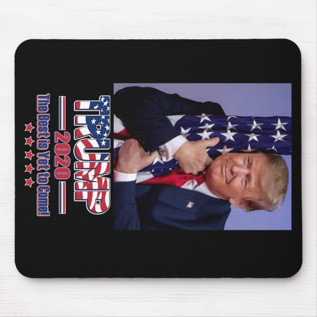 Präsident Trump umarmt die amerikanische Flagge Mousepad (Vorne)