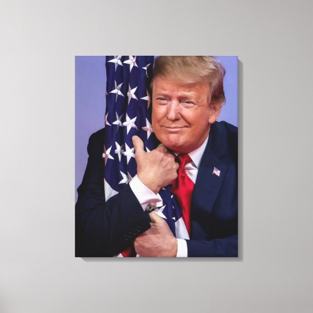 Präsident Trump umarmt die Flagge Leinwanddruck (Vorderseite)