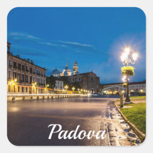 Prato della Valle am Abend in Padova, Italien Quadratischer Aufkleber