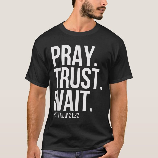 Pray. Trust. Wait. Christian Religious Verse Matth T-Shirt (Vorderseite)