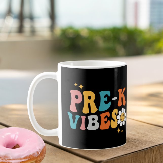 Pre-K Vibes Groovy Design Tasse (Von Creator hochgeladen)