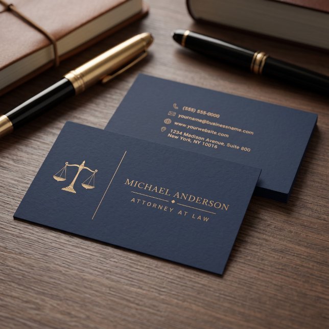 Premium-Anwaltvorlage Visitenkarte (Simulated business cards on table)
