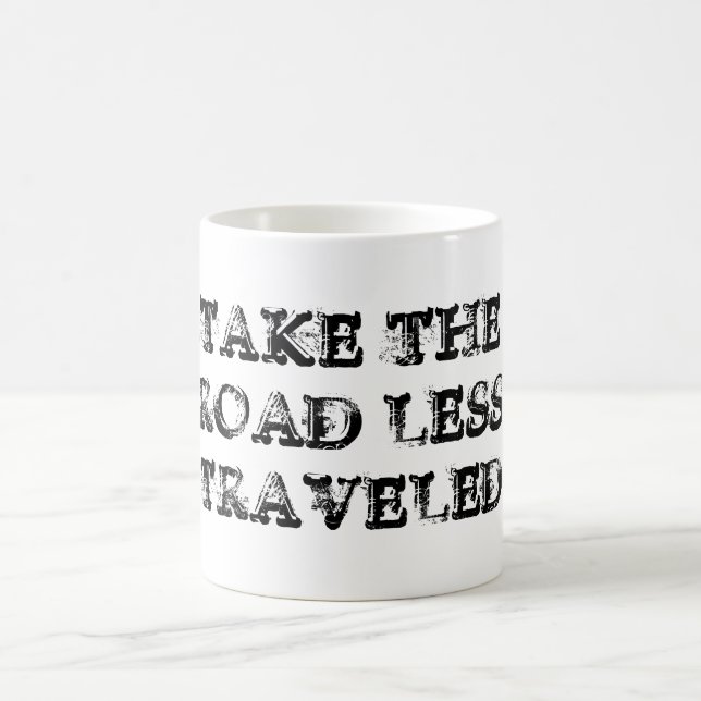 Prenez la route moins voyagé Mug (Centre)