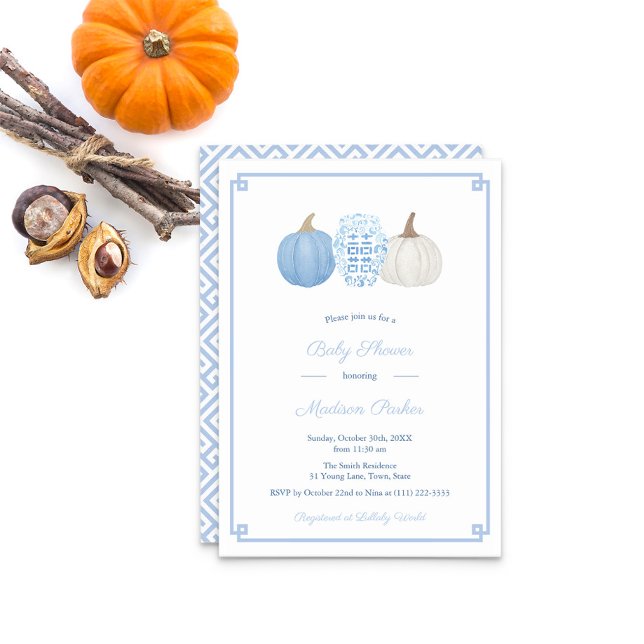 Preppy Blue and White Pumpkin Autumn Babydusche Einladung (Baby Shower: Pale Blue & White Pumpkins with blue & white ginger jar and Greek Key pattern reverse )