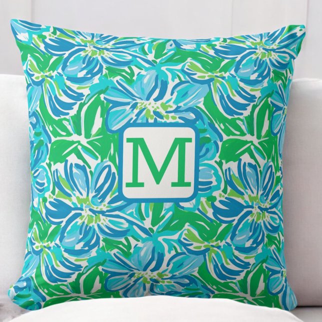 Preppy Blue Flowers Monogram Kissen (Von Creator hochgeladen)