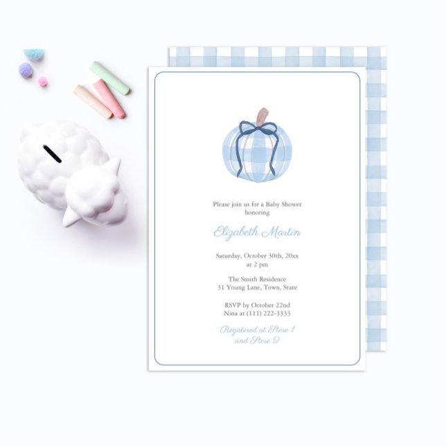 Preppy Blue Gingham Pumpkin Boy Baby ShowParty Einladung (Preppy Blue And White Gingham Plaid pumpkin baby shower for boy invitation with matching backer)