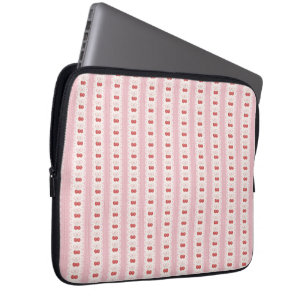 Preppy Cherry Stripes - Pink and Off White Laptopschutzhülle