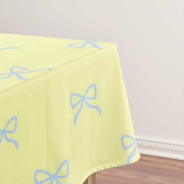 Preppy Chic Yellow & Blue Bow Pattern Spring  Tischdecke (Beispiel)