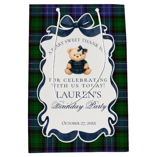 Preppy Coquette Bow Bear Tartan Birthday Favors Mittlere Geschenktüte (Vorderseite)
