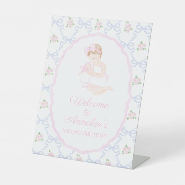 Preppy Grandmillennial Dolly & Me Floral Bows Sockelschild (Vorderseite)