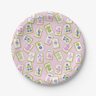 Preppy Mahjong-Steine auf pastellrosa Pappteller