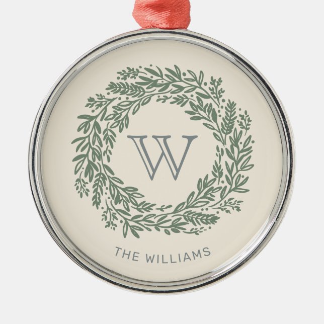 Preppy Monogram Sage Green Kranz Ornament Aus Metall (Vorne)