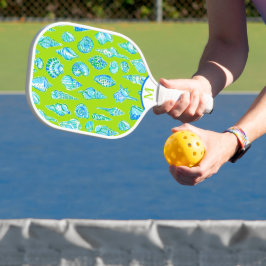 Preppy-Muscheln auf der Limettenoberfläche Pickleball Schläger
