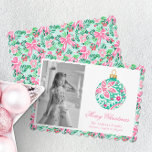 Preppy Pink & Green Palm Beach Weihnachtsschmuck Feiertagskarte<br><div class="desc">PreppyPrint.com - Feiern Sie Weihnachten im Stil! Fügen Sie Ihre personalisierte Touch zu diesen Weihnachtskarten hinzu. Übertragen Sie dieses Design auch auf die Produkte Ihrer Wahl! Klicken Sie unter "Logo & Independent Creator Mark" auf "Entfernen von der Rückseite der Karte", um den QR-Code von der Rückseite der Karte zu entfernen....</div>