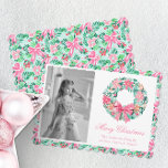 Preppy Pink & Green Palm Beach Wreath Foto Feiertagskarte<br><div class="desc">PreppyPrint.com - Feiern Sie Weihnachten im Stil! Fügen Sie Ihre personalisierte Touch zu diesen Weihnachtskarten hinzu. Übertragen Sie dieses Design auch auf die Produkte Ihrer Wahl! Klicken Sie unter "Logo & Independent Creator Mark" auf "Entfernen von der Rückseite der Karte", um den QR-Code von der Rückseite der Karte zu entfernen....</div>