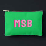 Preppy Pink Green Shadow Block Monogram, Custom Zubehörtasche<br><div class="desc">Super niedliche Tasche mit doppelrosa Schattenblock Monogramm und grünem Hintergrund. Also auf Trend mit der schönen Ästhetik. Ändern Sie die Farben und den Text einfach in Ihren Text - 2 Buchstaben Monogramm,  3 Buchstaben oder ein ganzes Wort/Name. Niedlich,  trendig - perfekt zum Geburtstag,  Junggeselinnen-Abschied und vieles mehr.</div>