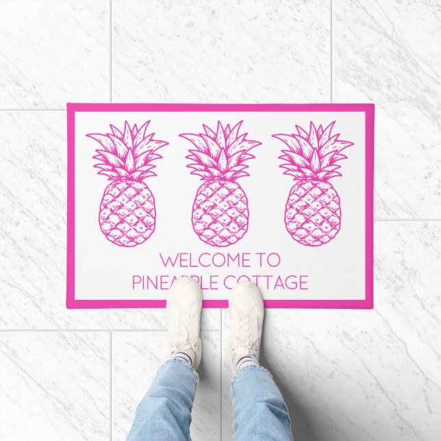 Preppy Pink Tropical Pineapse Personalisiert Fußmatte (Indoor)