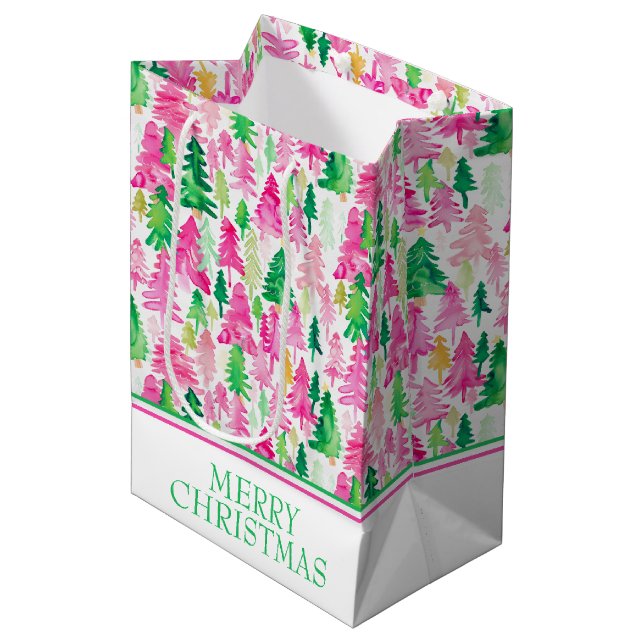 Preppy Pink und Green Christmas Trees Mittlere Geschenktüte (Vorderseite Schrägansicht)