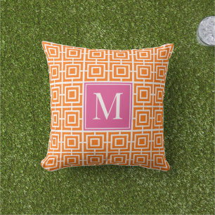 Preppy-Viereckgitter-Monogramm in Hot Pink und Ora Kissen